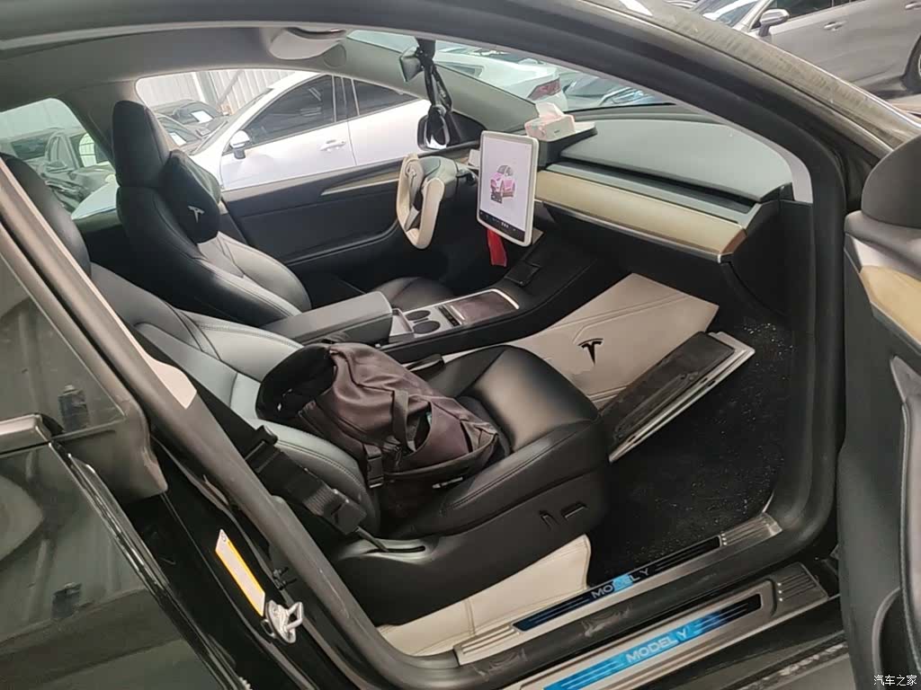 Tesla Model Y, 2023 25