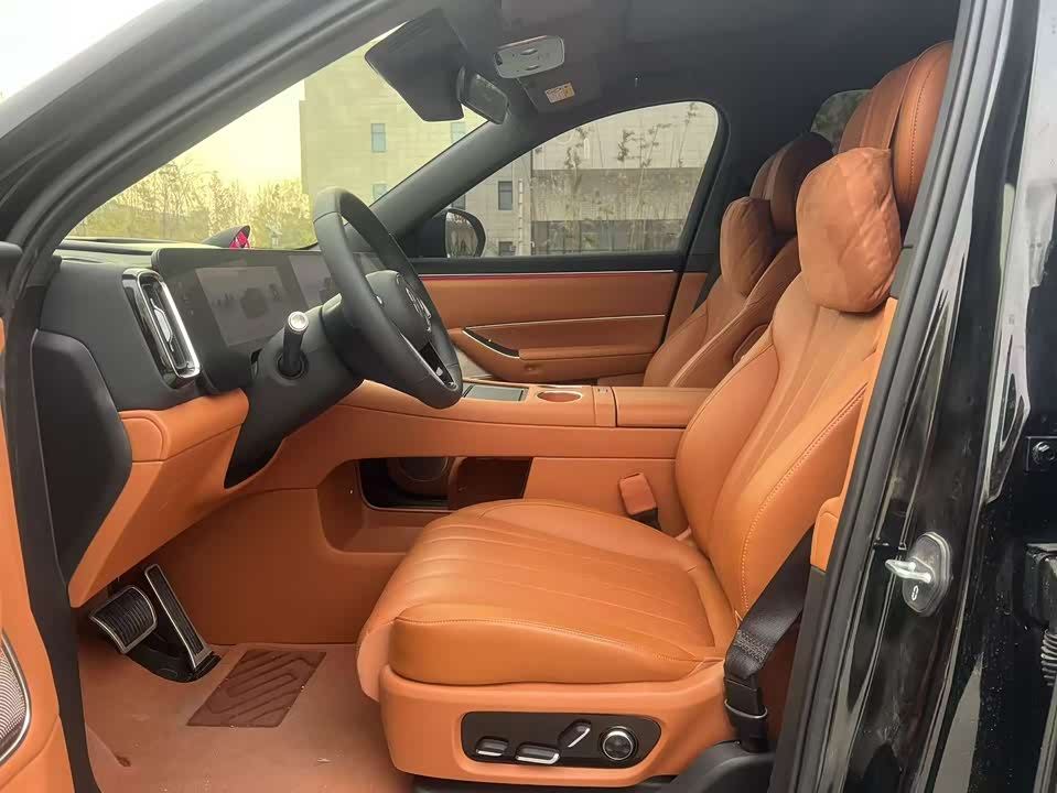 AITO Ask the world M8