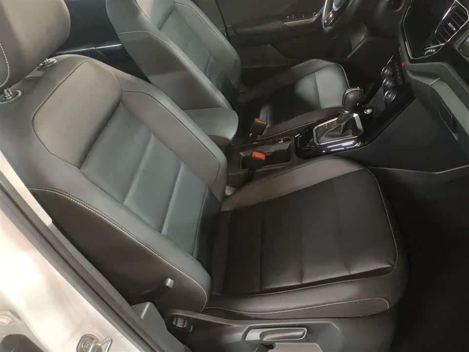 Volkswagen T-ROC exploring Songs