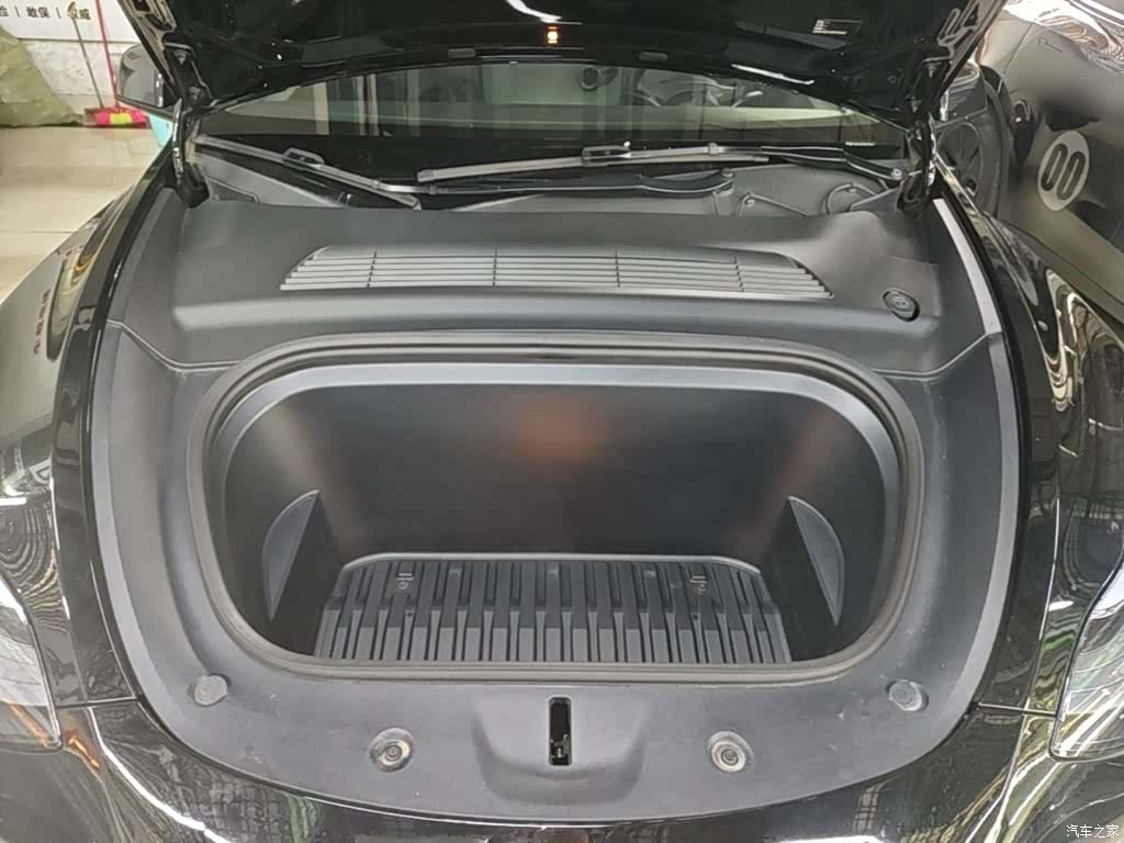 Tesla Model Y, 2023 20