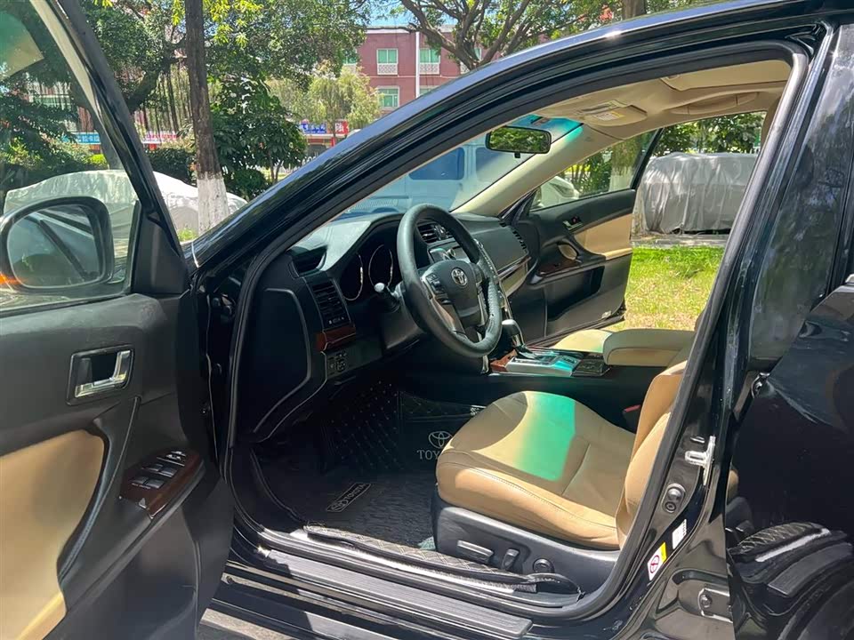 Toyota Reiz