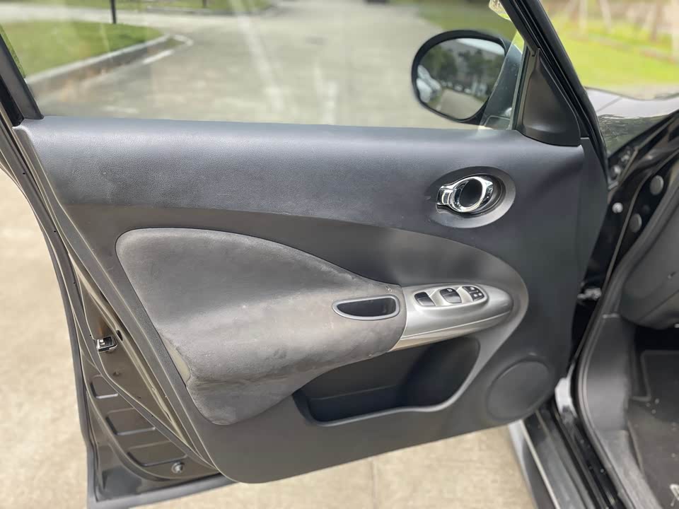Infiniti ESQ