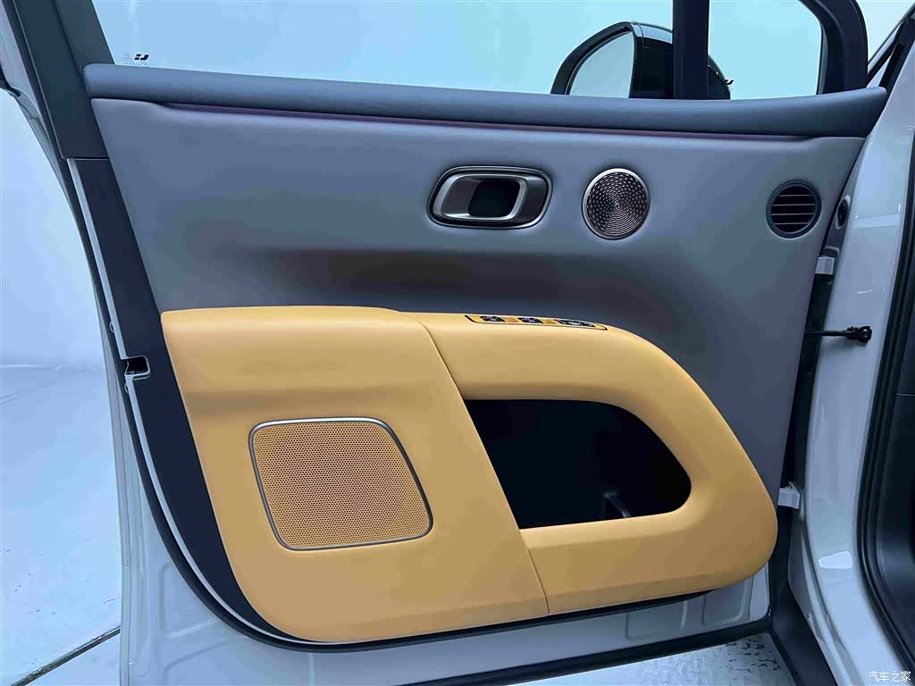 Li Auto i8, 2025 11