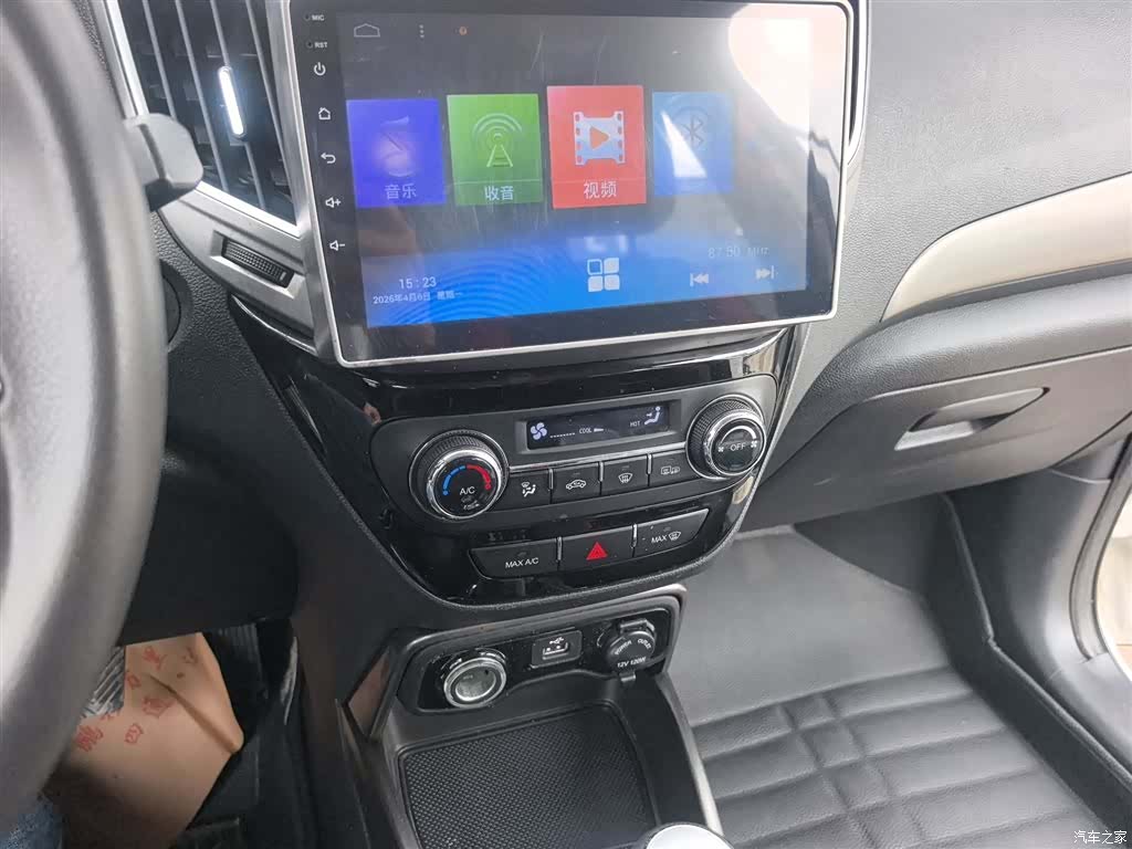 Changan CS15, 2016 13