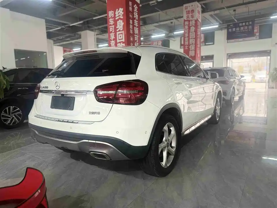 Mercedes-Benz GLA