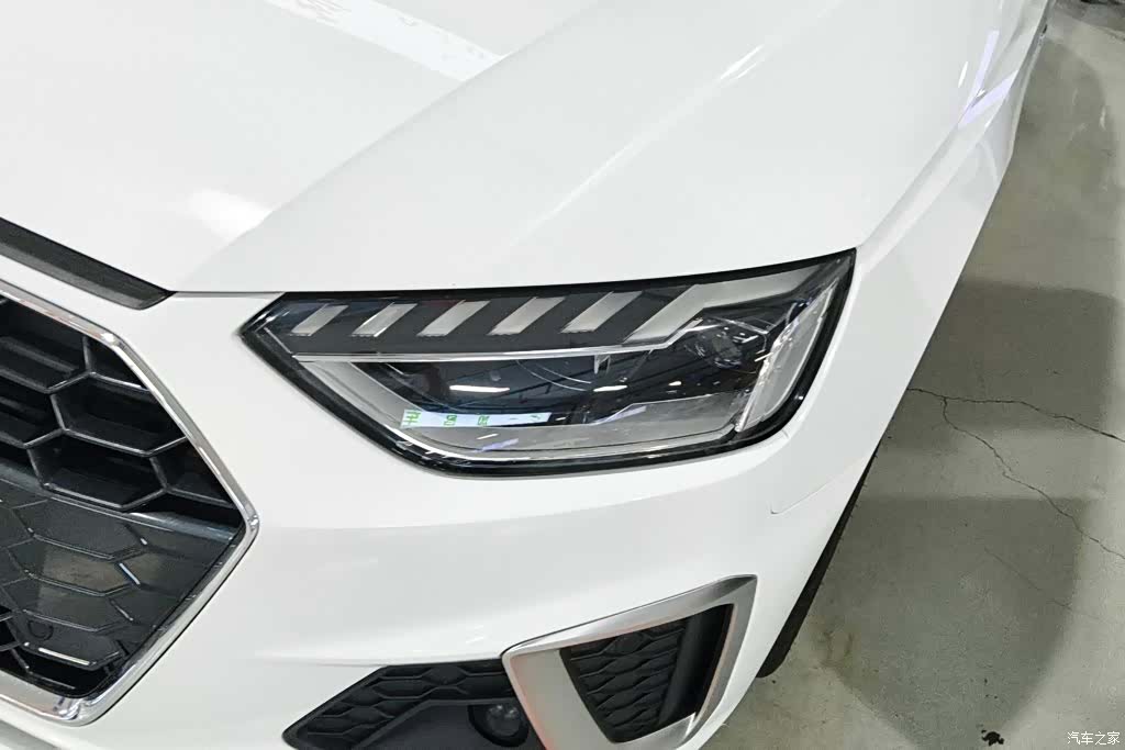 Audi A4L, 2021 все фото