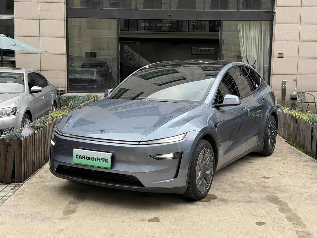 Tesla Model Y L