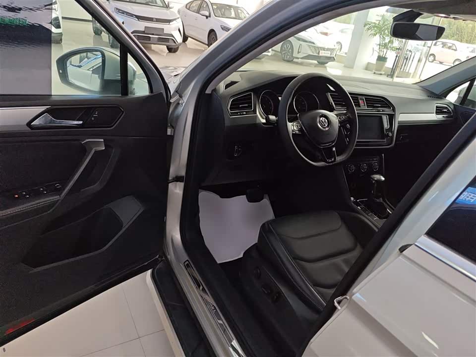 Volkswagen Tiguan L