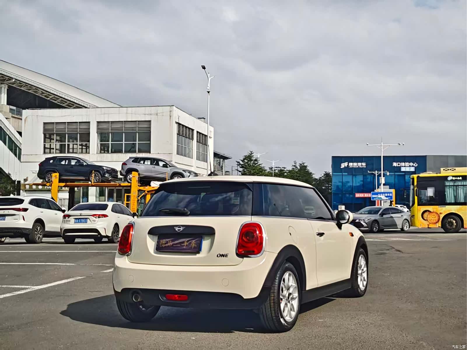 Mini ONE, 2019 9