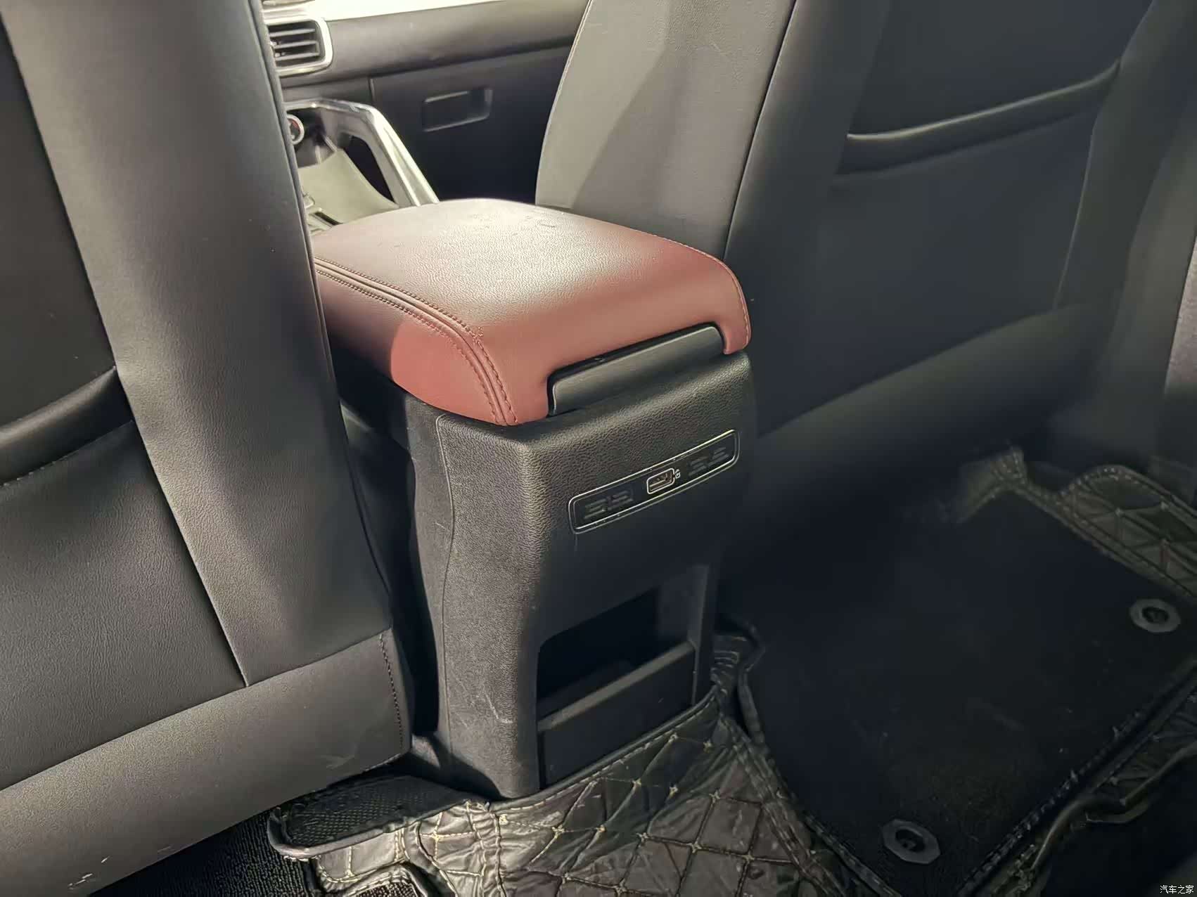 Geely Coolray, 2022 15