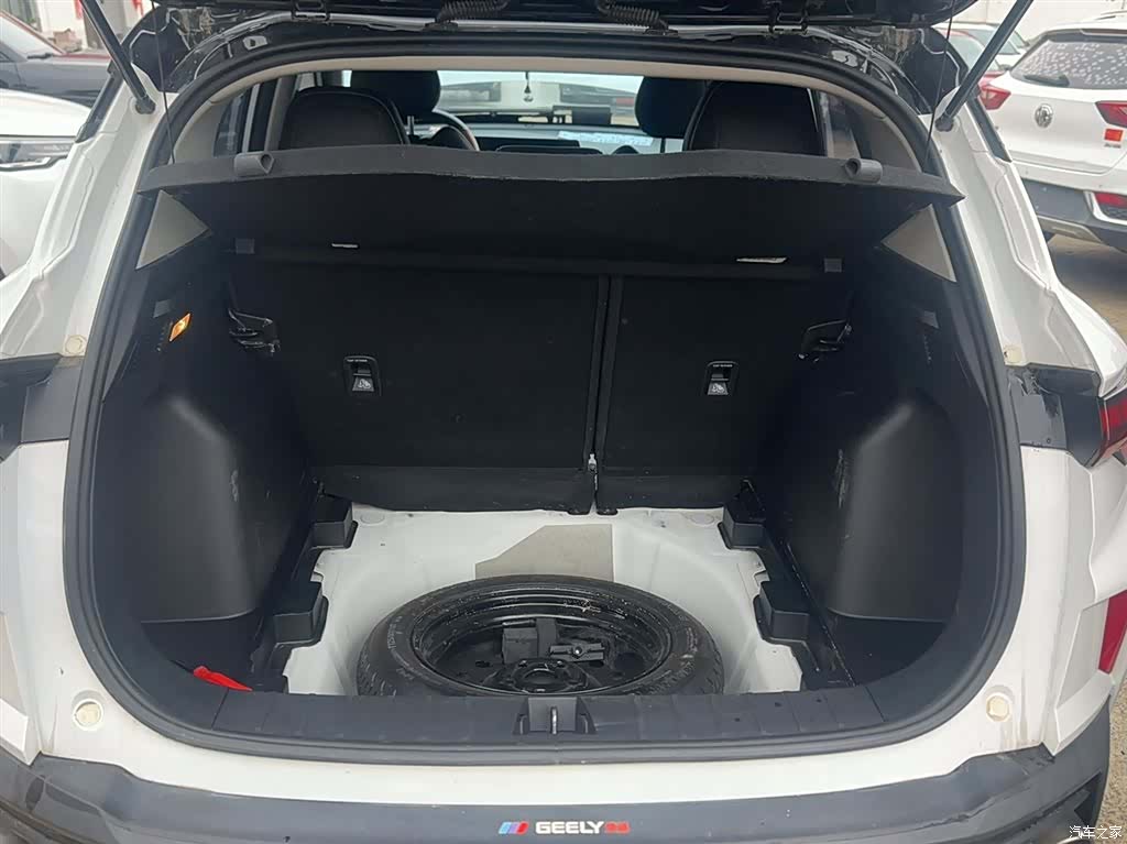 Geely Coolray, 2022 23