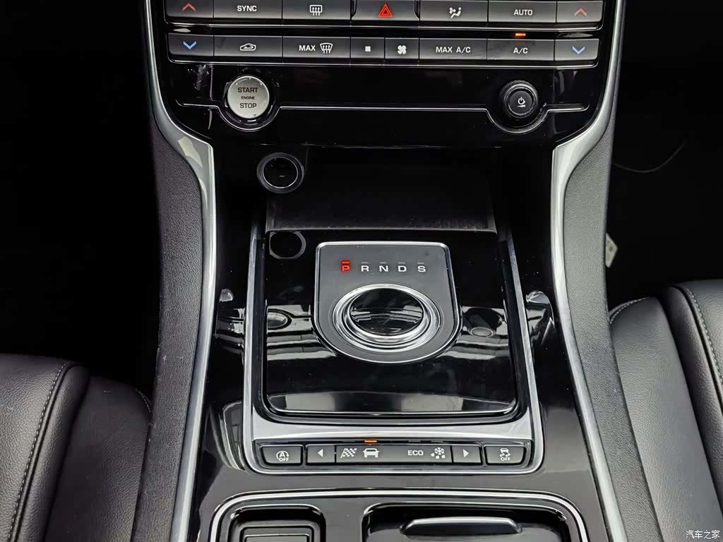 Land Rover XEL, 2018 13
