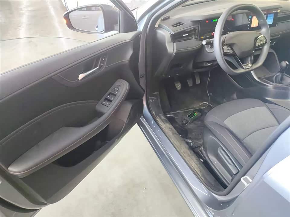 Roewe i5
