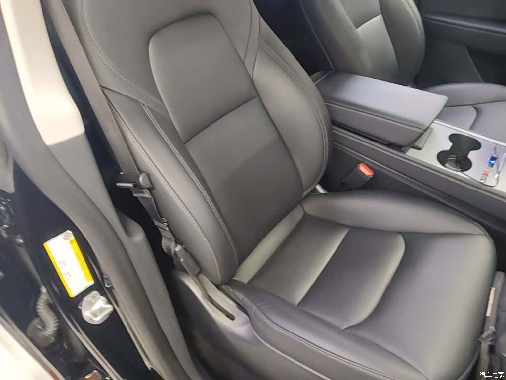 Tesla Model Y, 2023 25