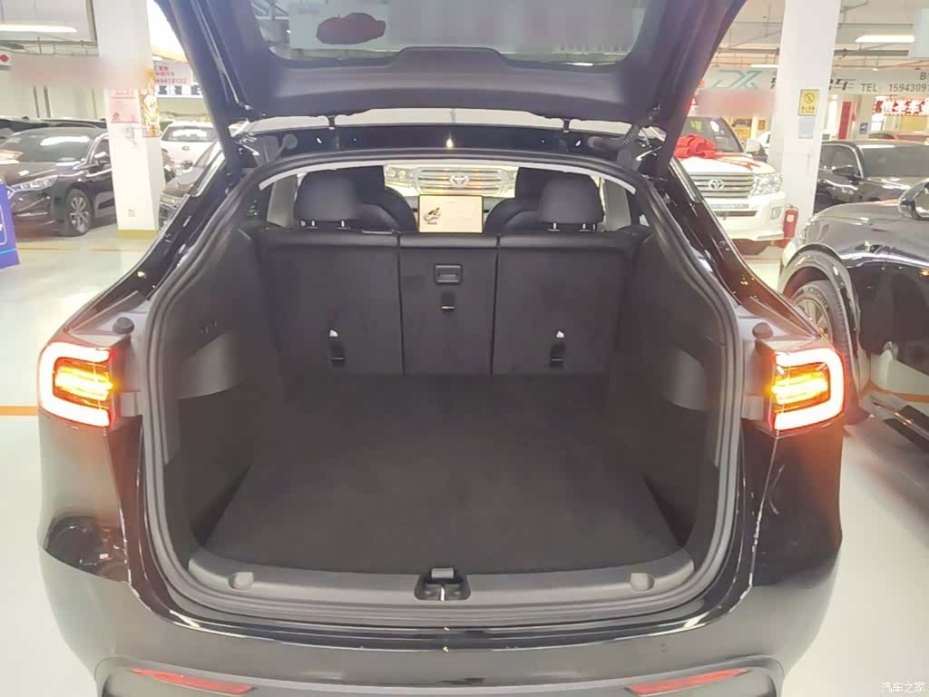 Tesla Model Y, 2023 19