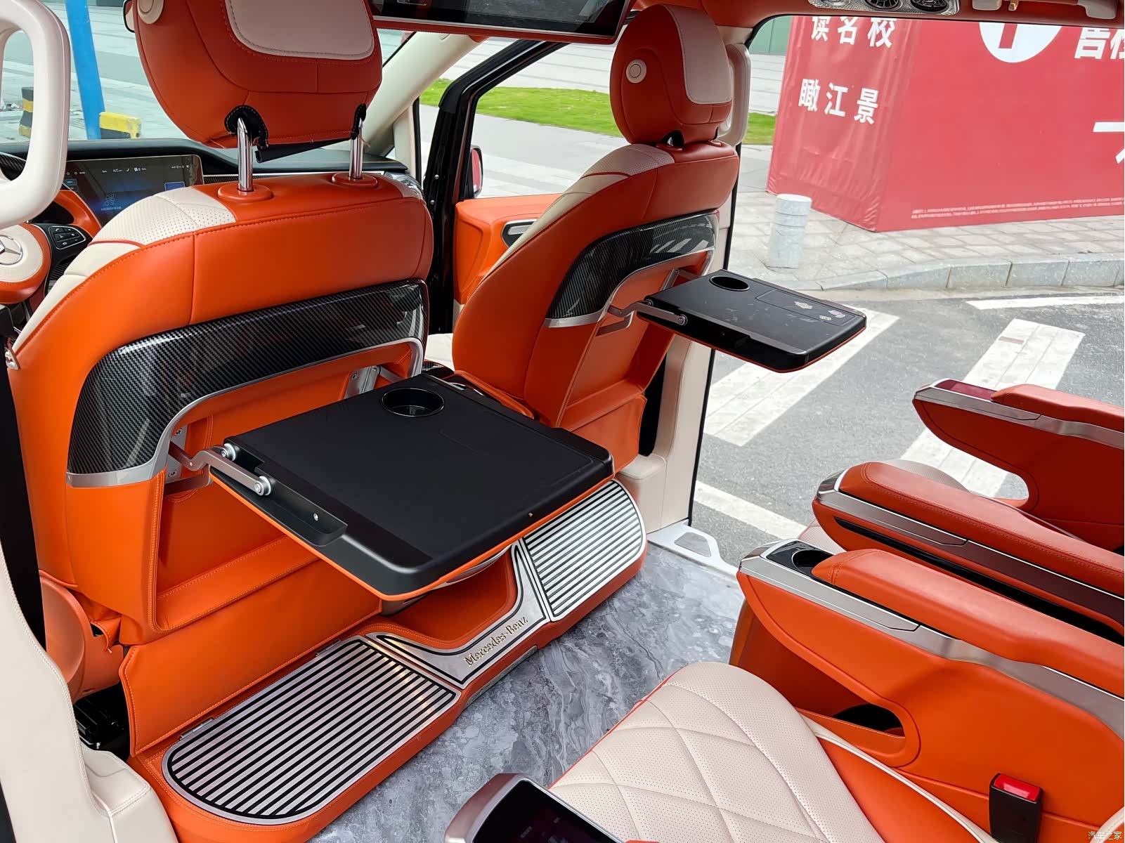 Mercedes-Benz 7, 2023 12