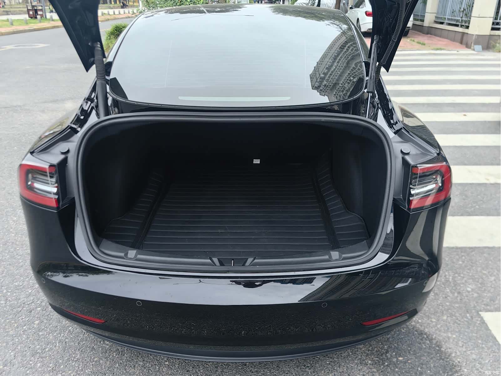 Tesla Model 3, 2023 10