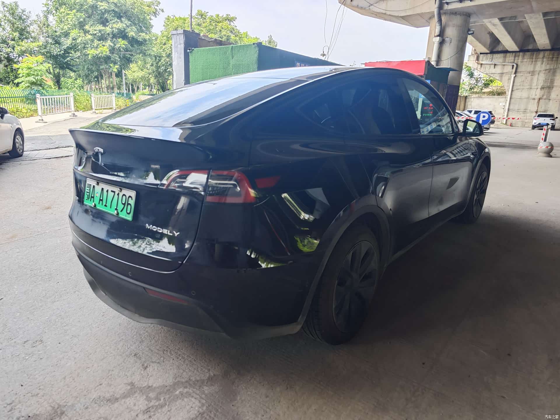Tesla Model Y, 2023 4