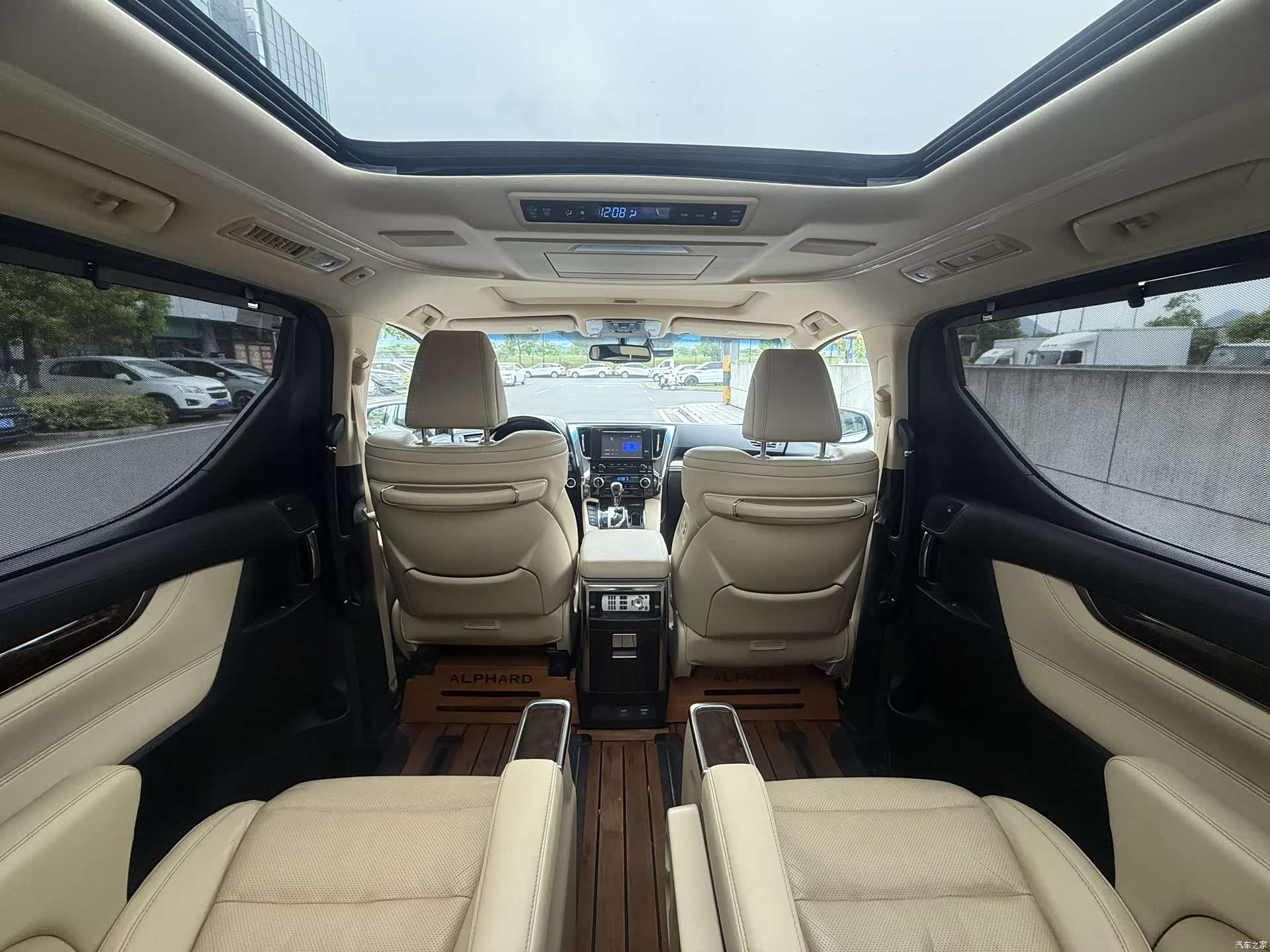 Toyota Alphard, 2019 11