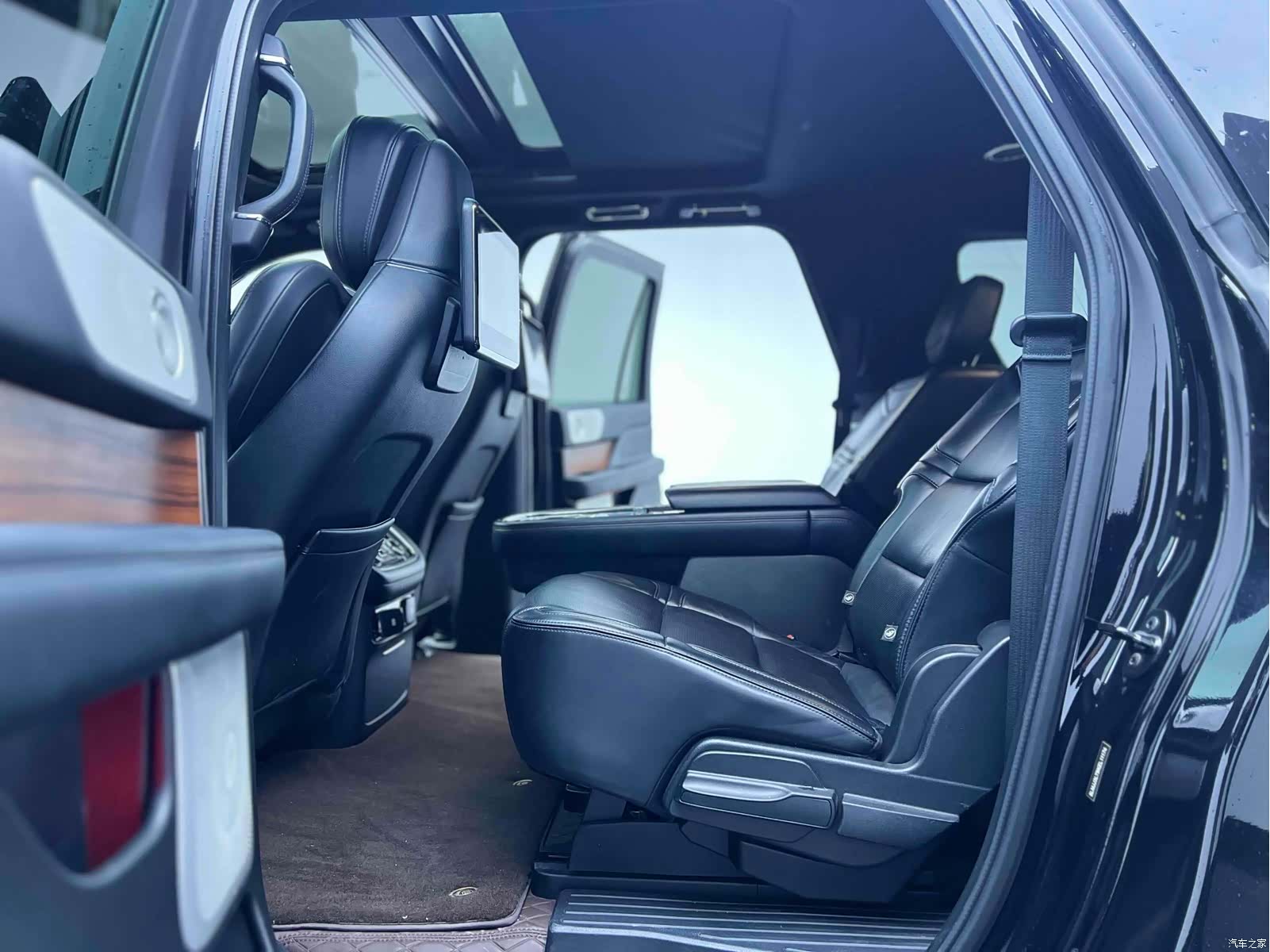 Lincoln Navigator, 2019 11