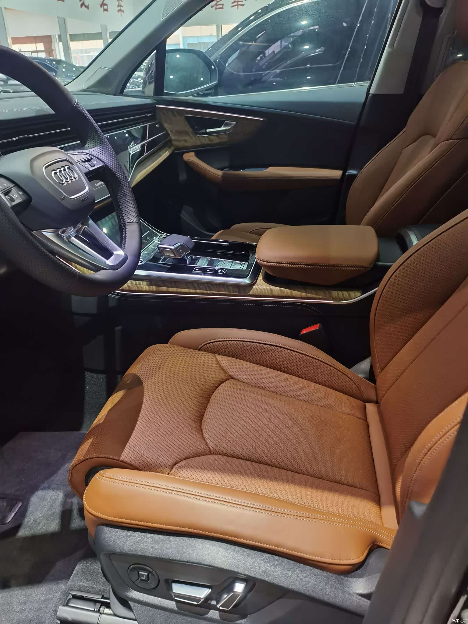 Audi Q7, 2025 13