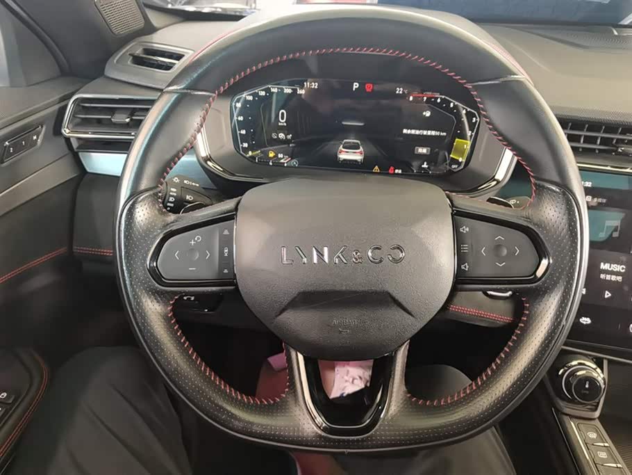 Lynk & Co 05