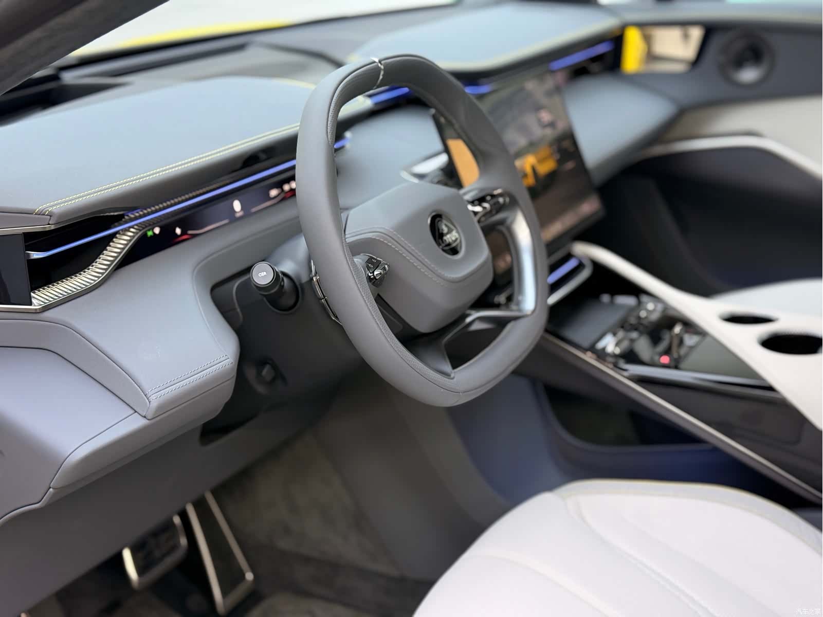 Lotus ELETRE, 2025 24