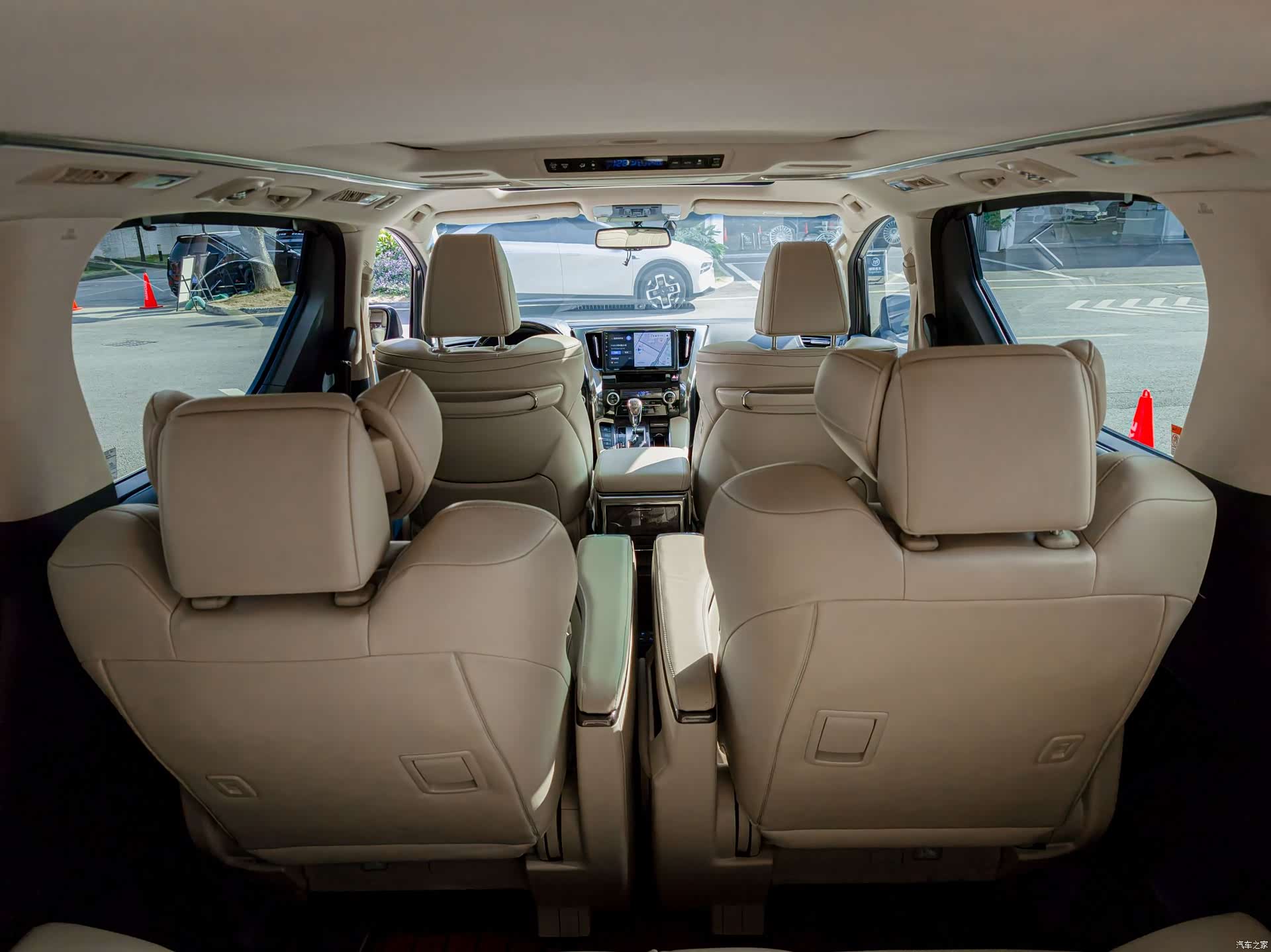 Toyota Alphard, 2018 15