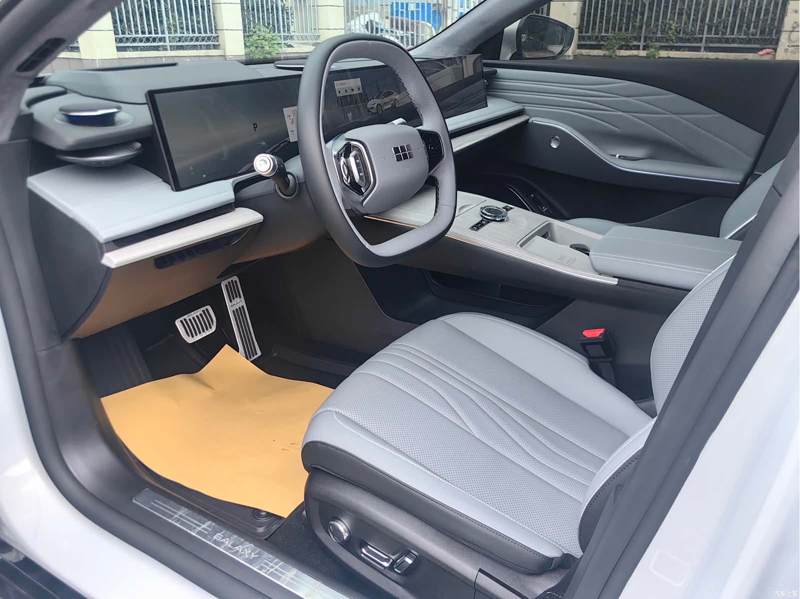 Geely E8, 2024 4