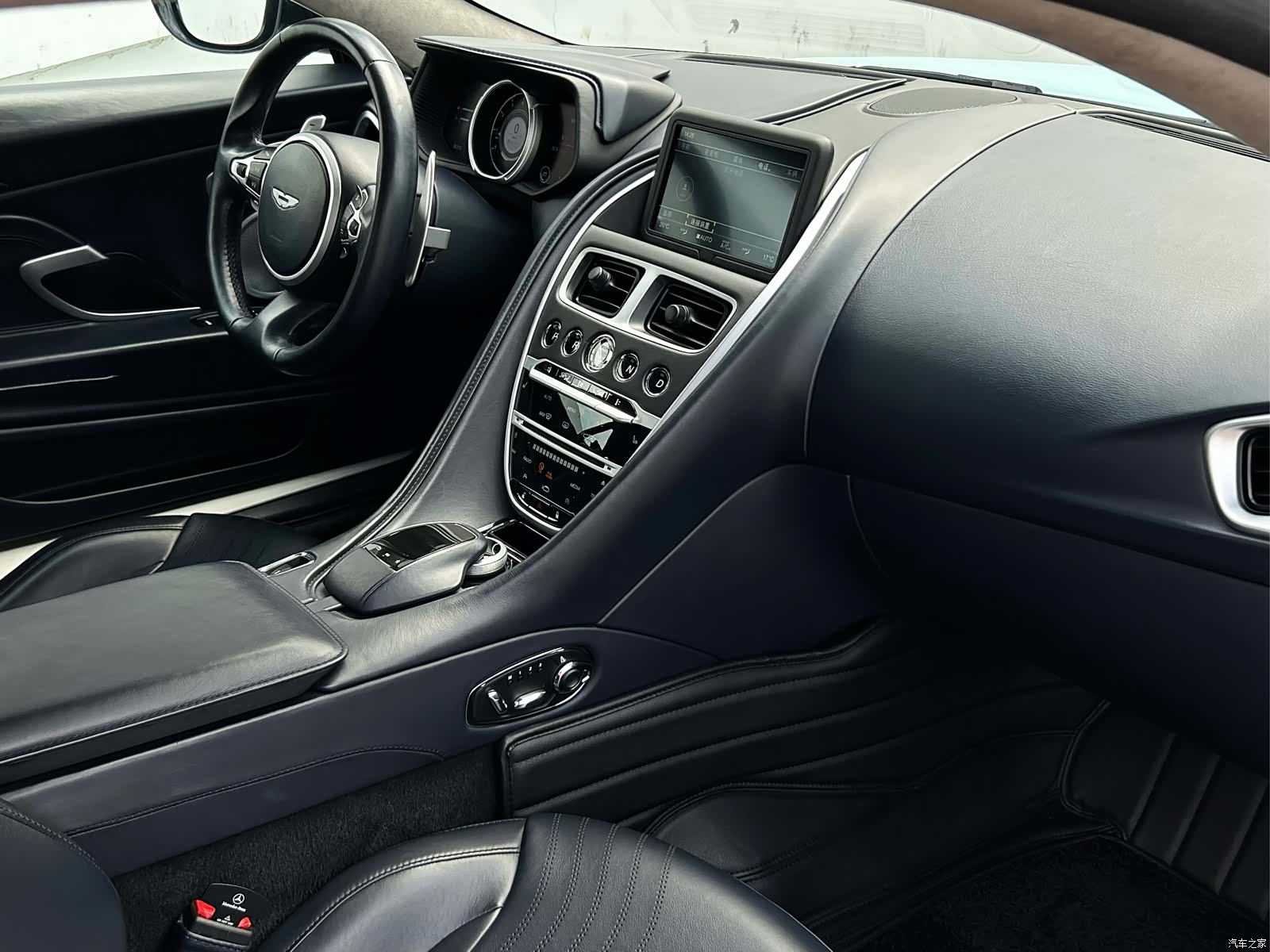 Aston Martin DB11, 2019 19
