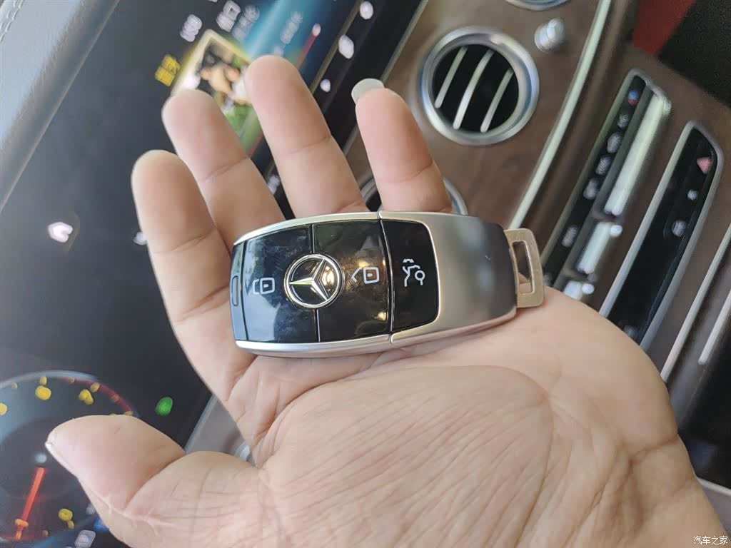 Mercedes-Benz E-Class, 2022 12