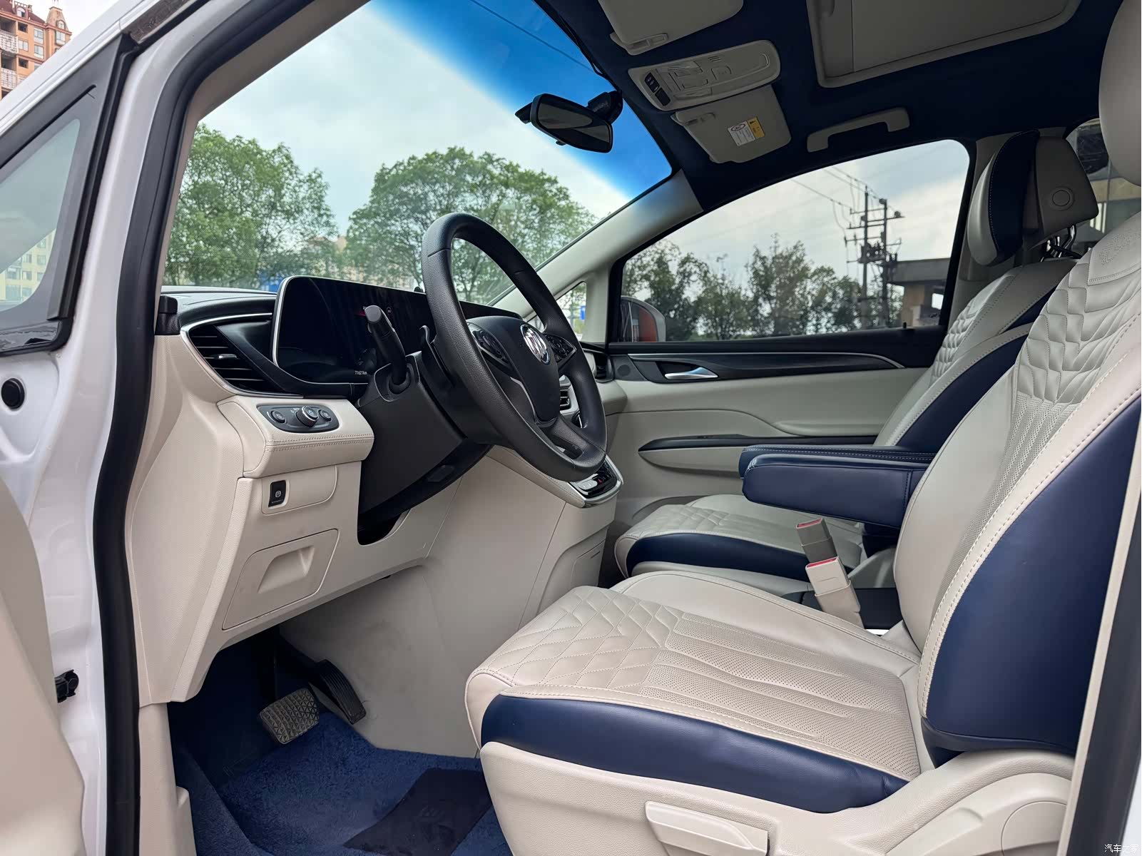 Buick GL8, 2023 4