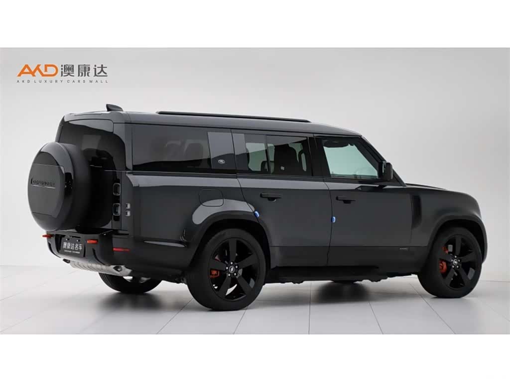 Land Rover Defender, 2023 3