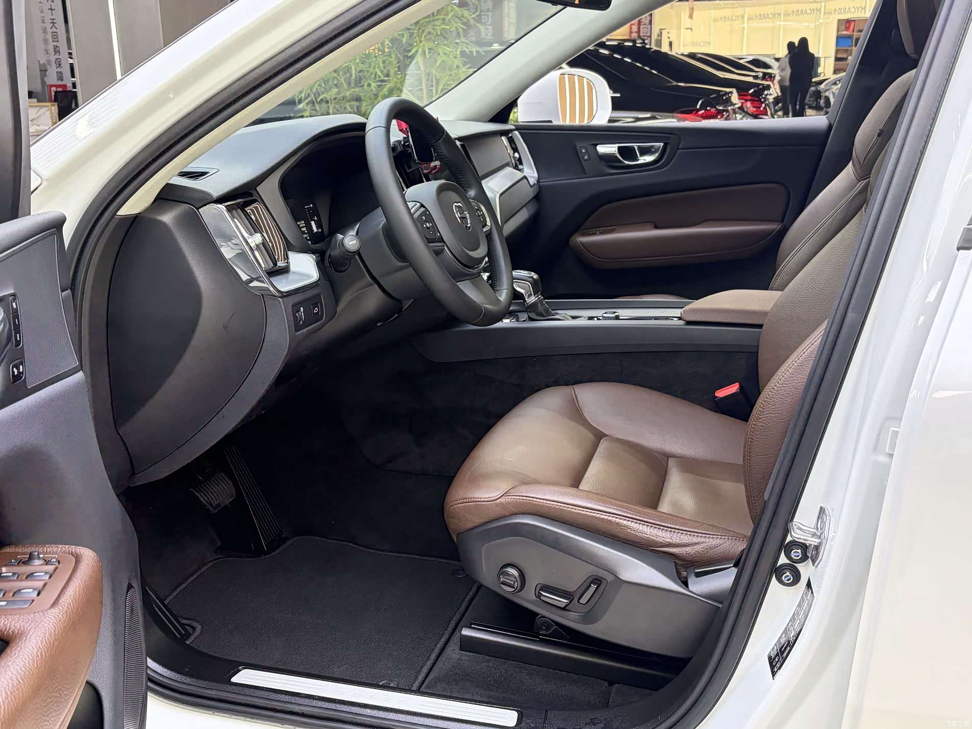 Volvo XC60, 2020 4