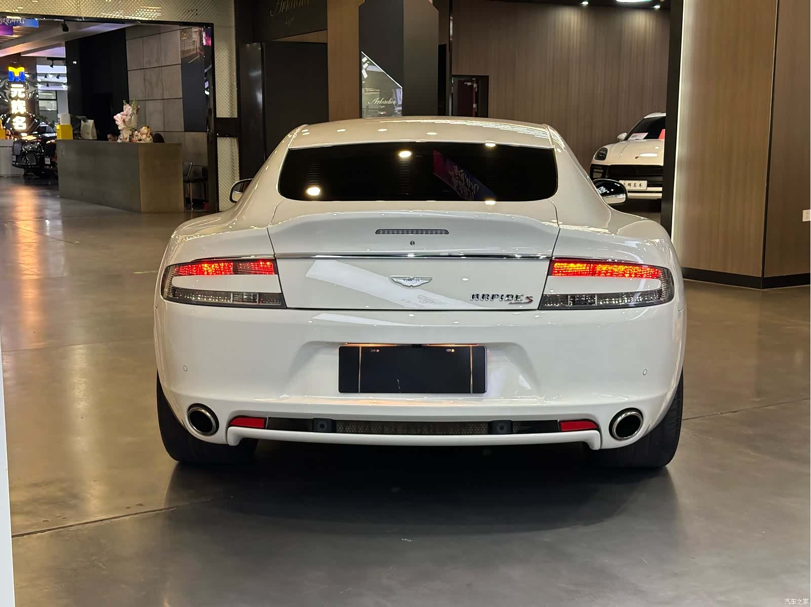 Aston Martin Rapide, 2017 все фото