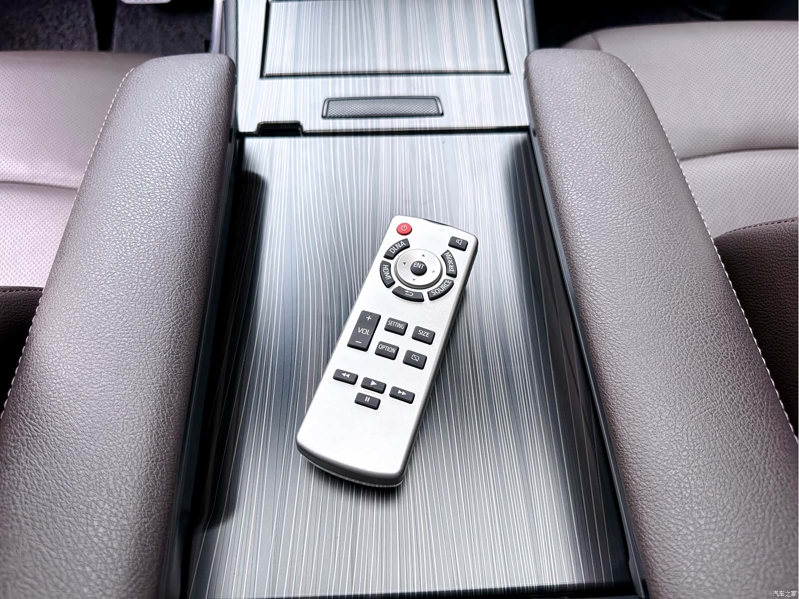 Toyota Granvia, 2023 31