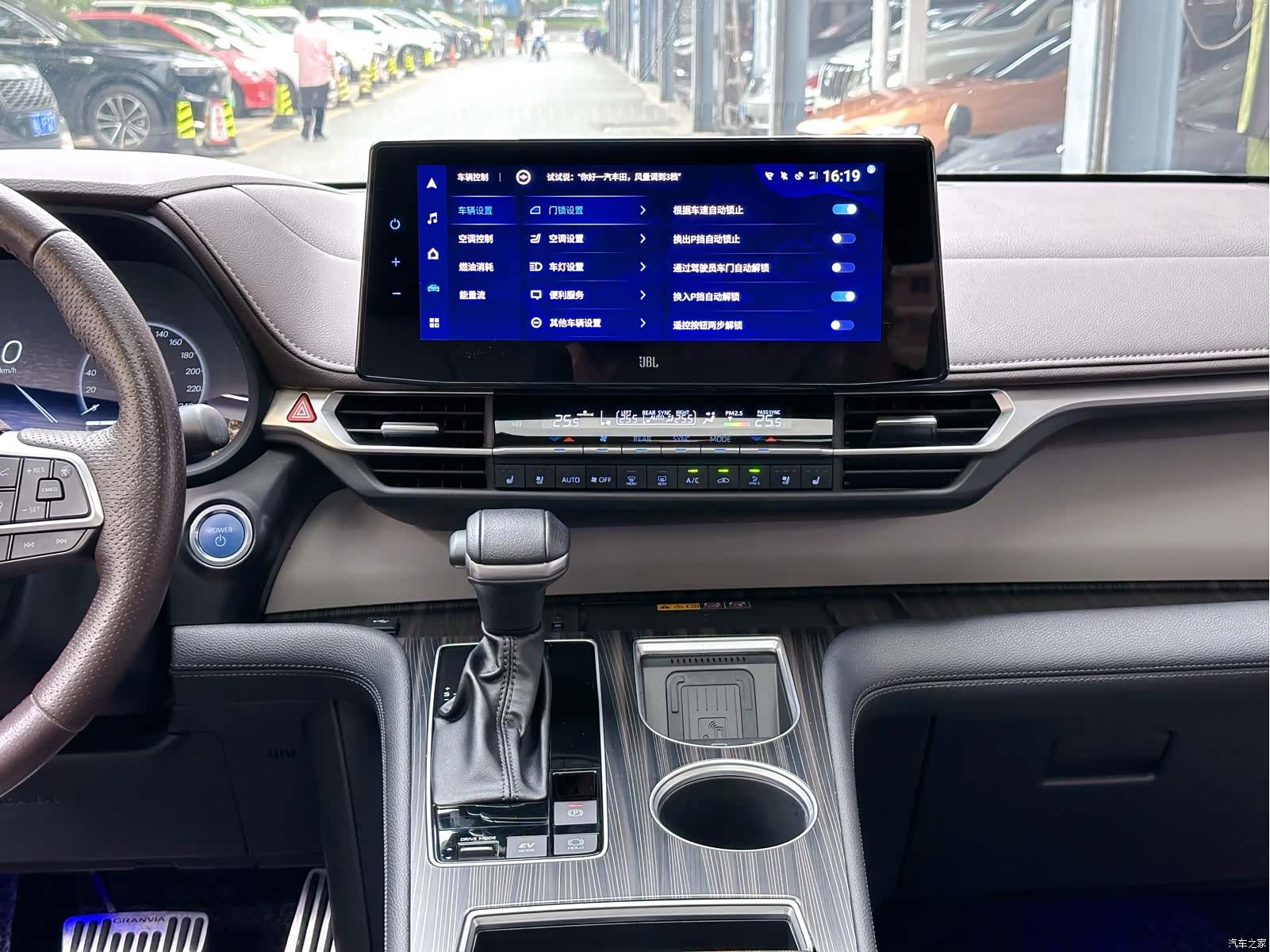 Toyota Granvia, 2023 24