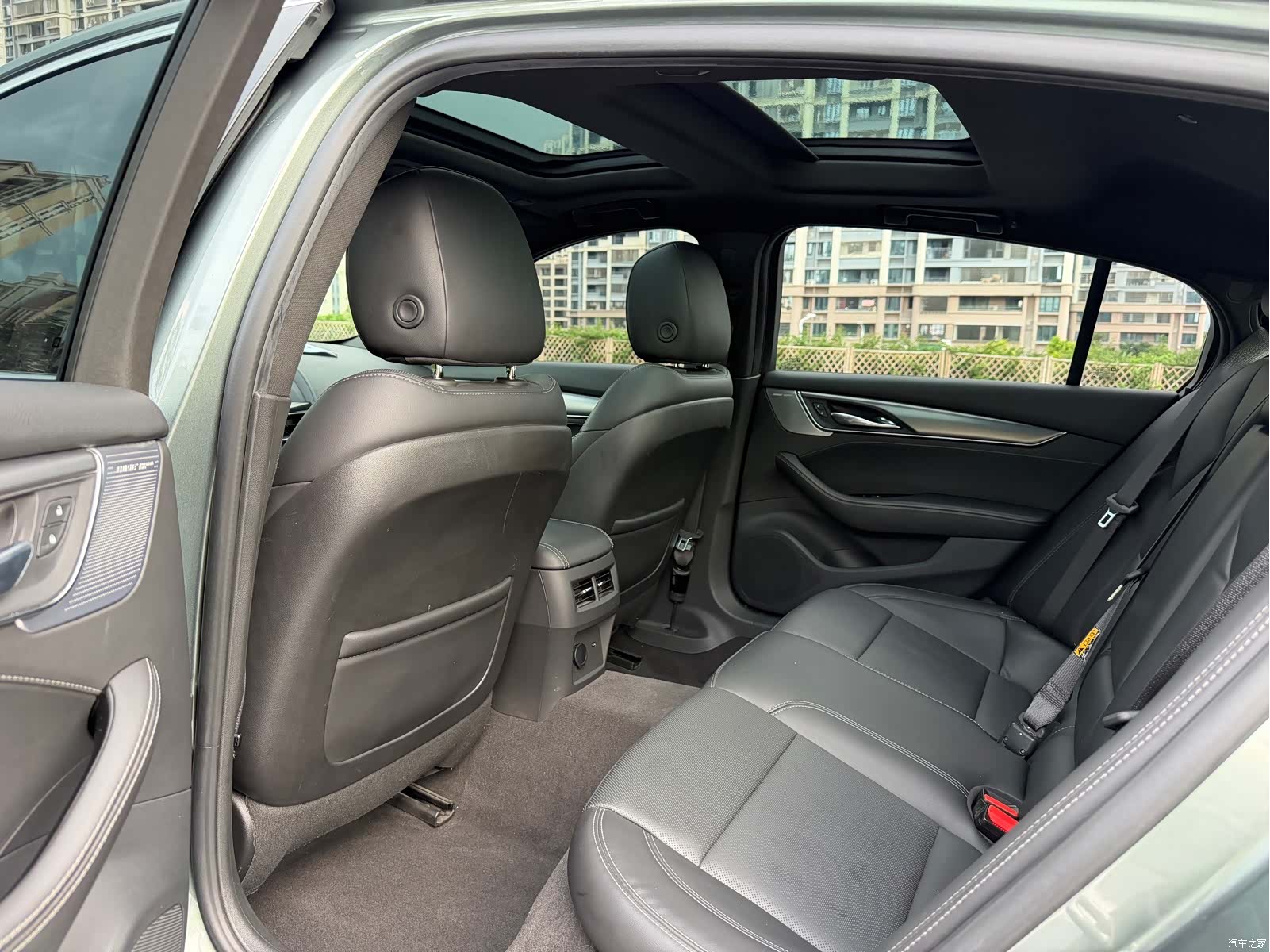 Cadillac CT5, 2023 все фото