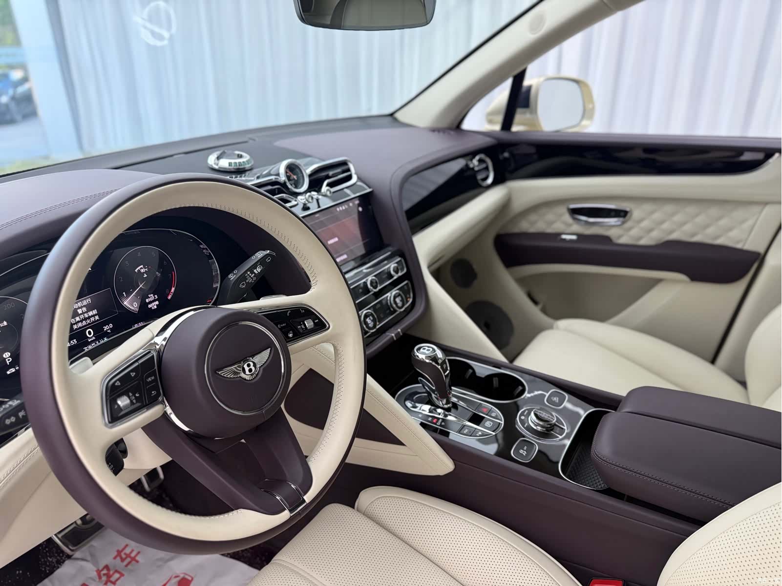 Bentley Bentayga, 2022 7