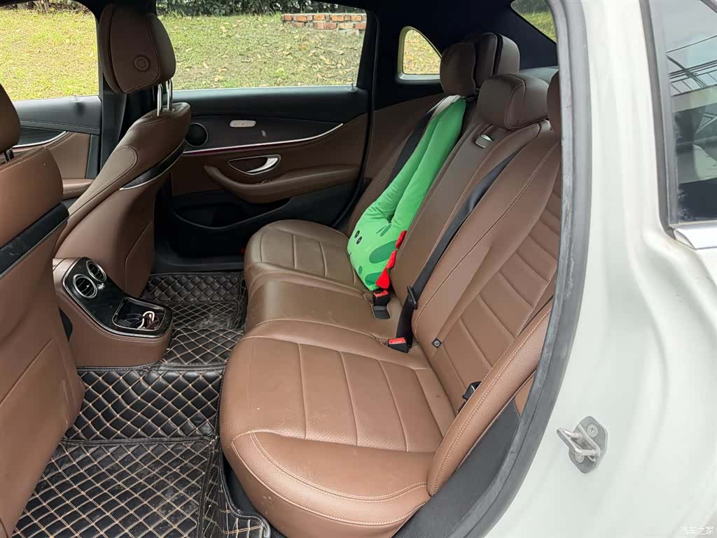Mercedes-Benz E-Class, 2022 10