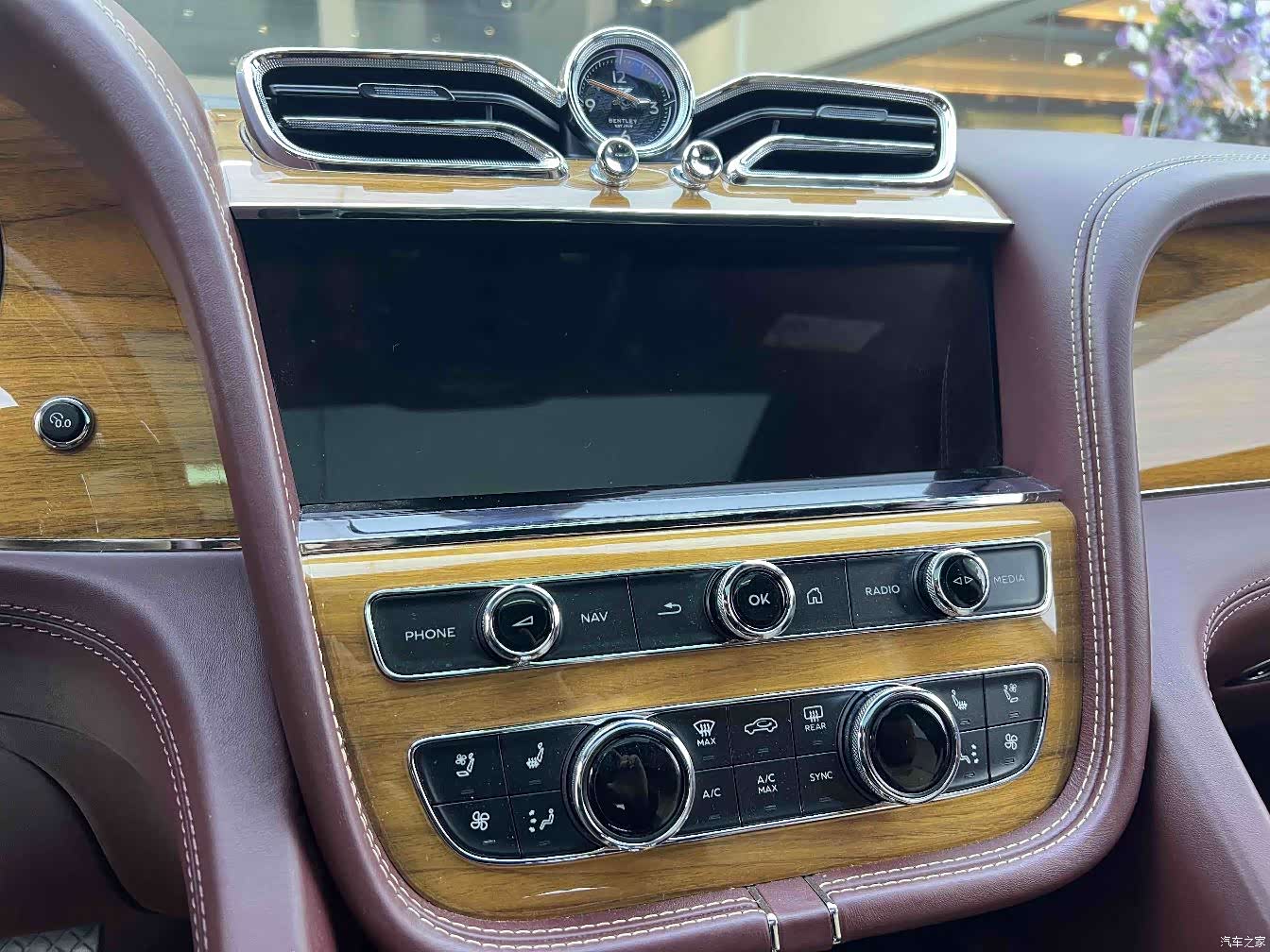 Bentley Bentayga, 2021 10