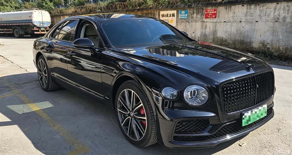 Bentley Flying Spur, 2022 2