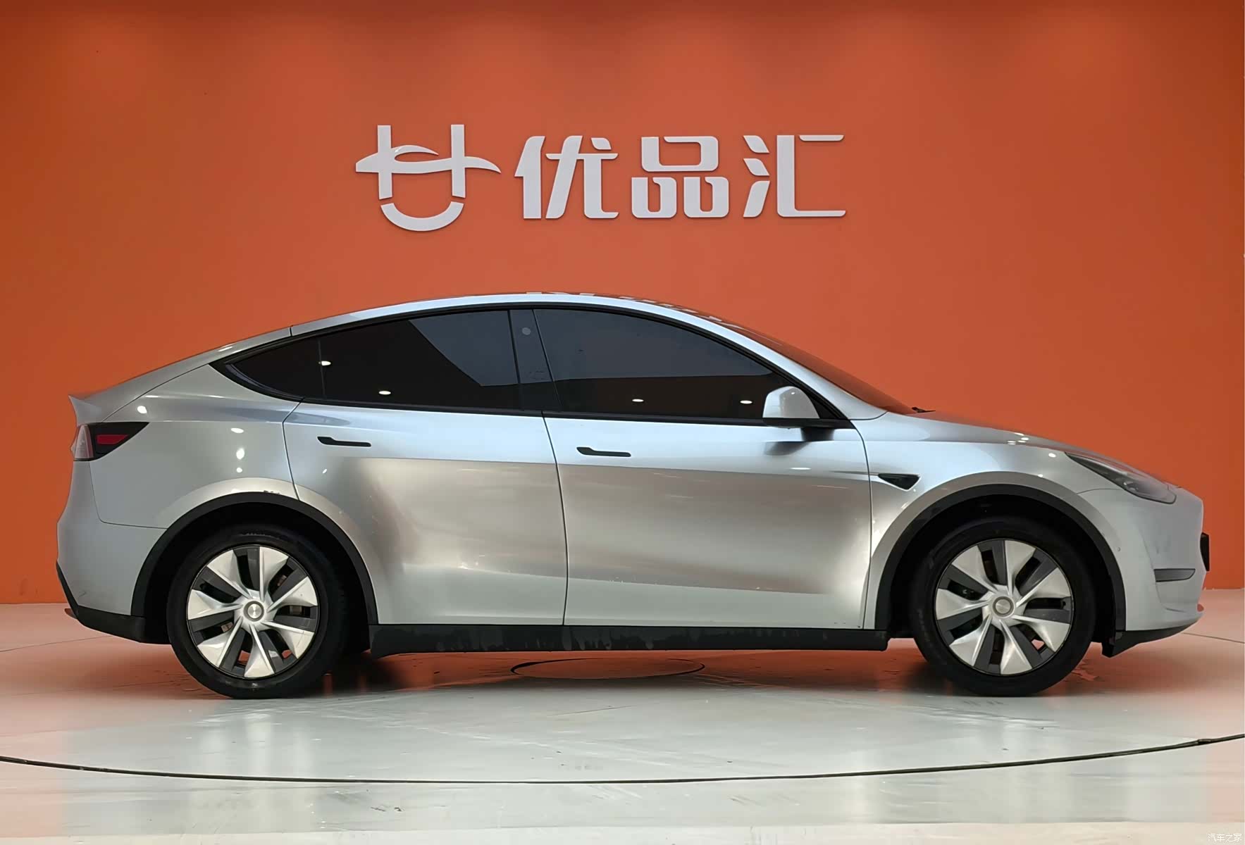 Tesla Model Y, 2021 все фото