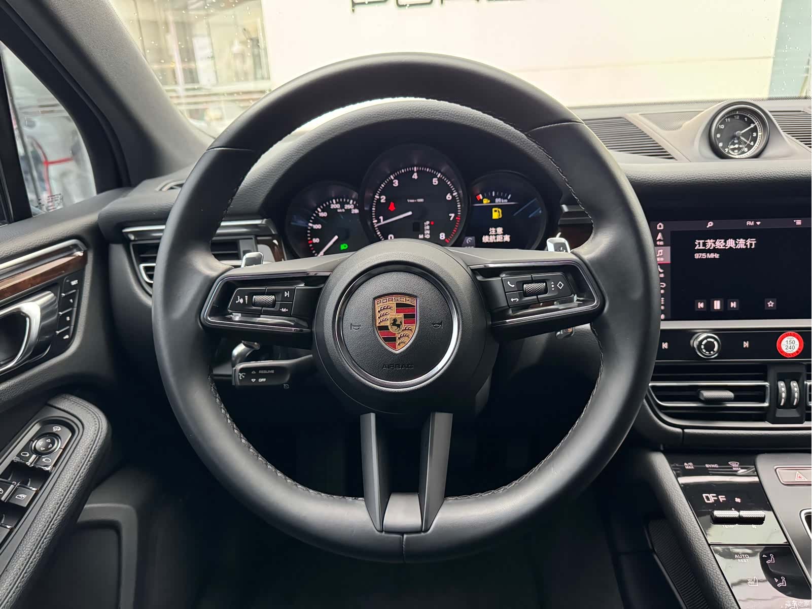 Porsche Macan, 2022 9