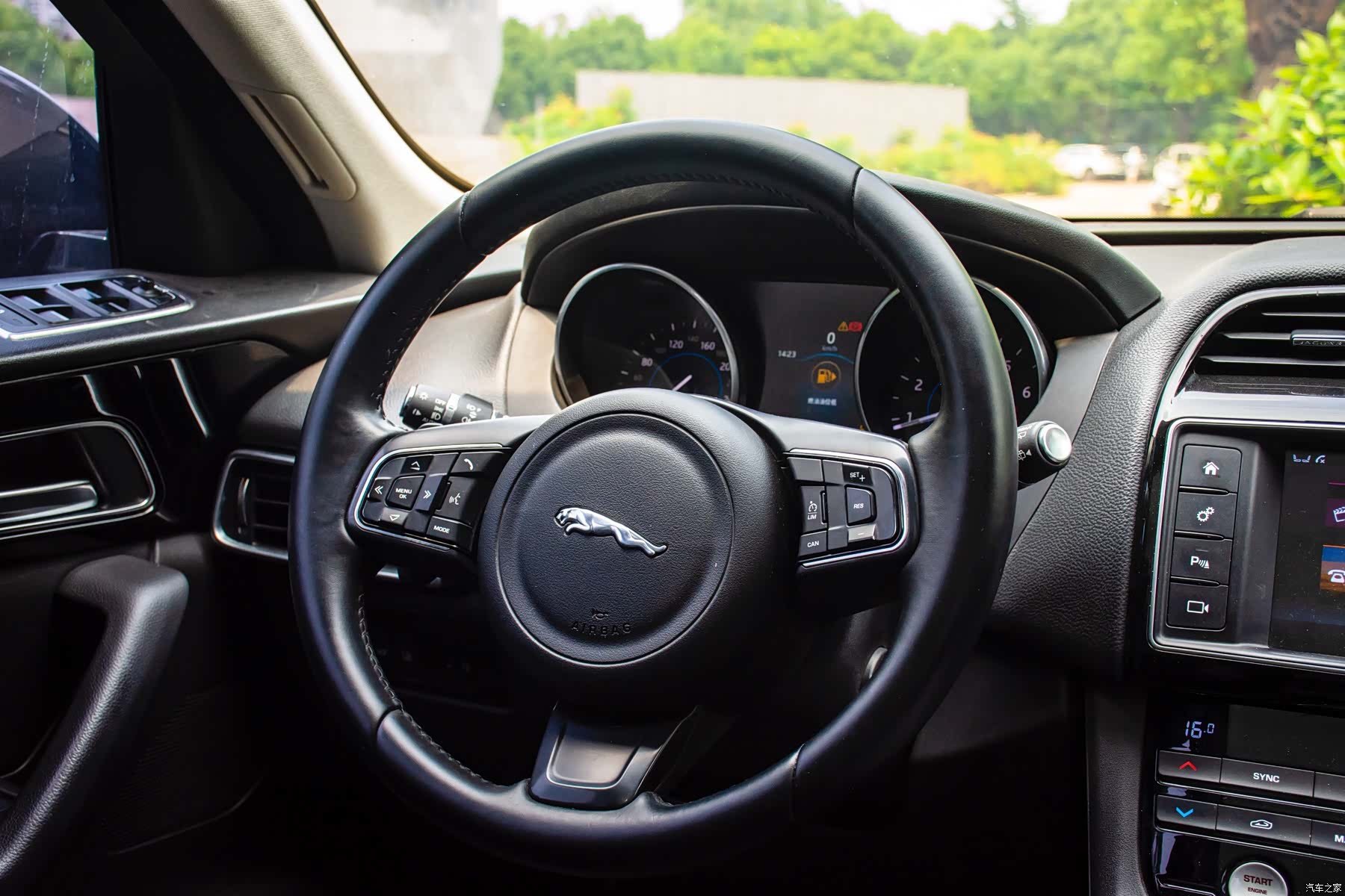 Jaguar F-PACE, 2017 4