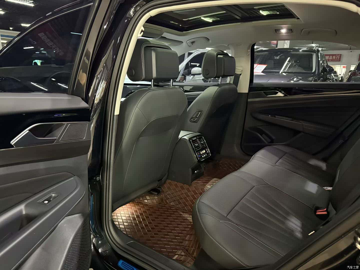 Volkswagen Passat, 2025 6