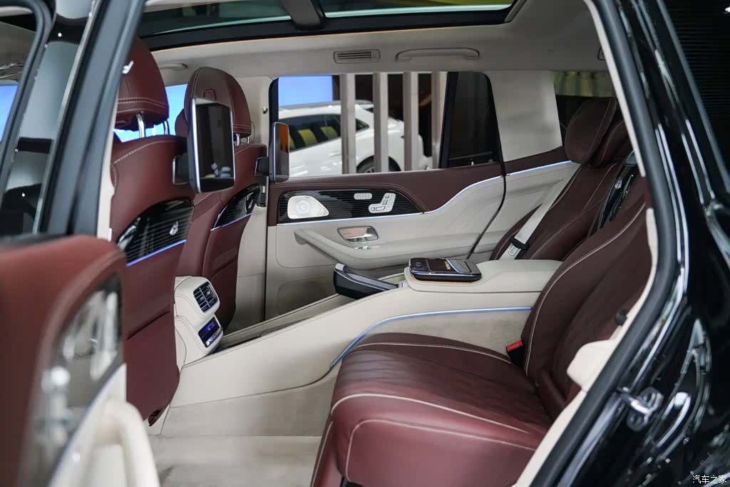 Maybach GLS, 2025 11