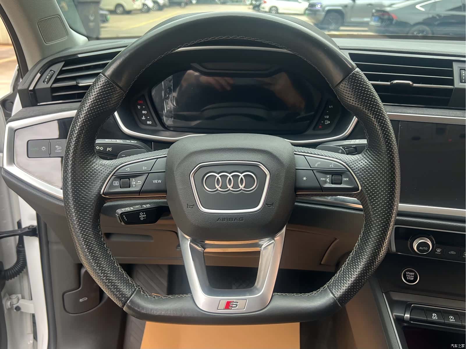 Audi Q3, 2023 10