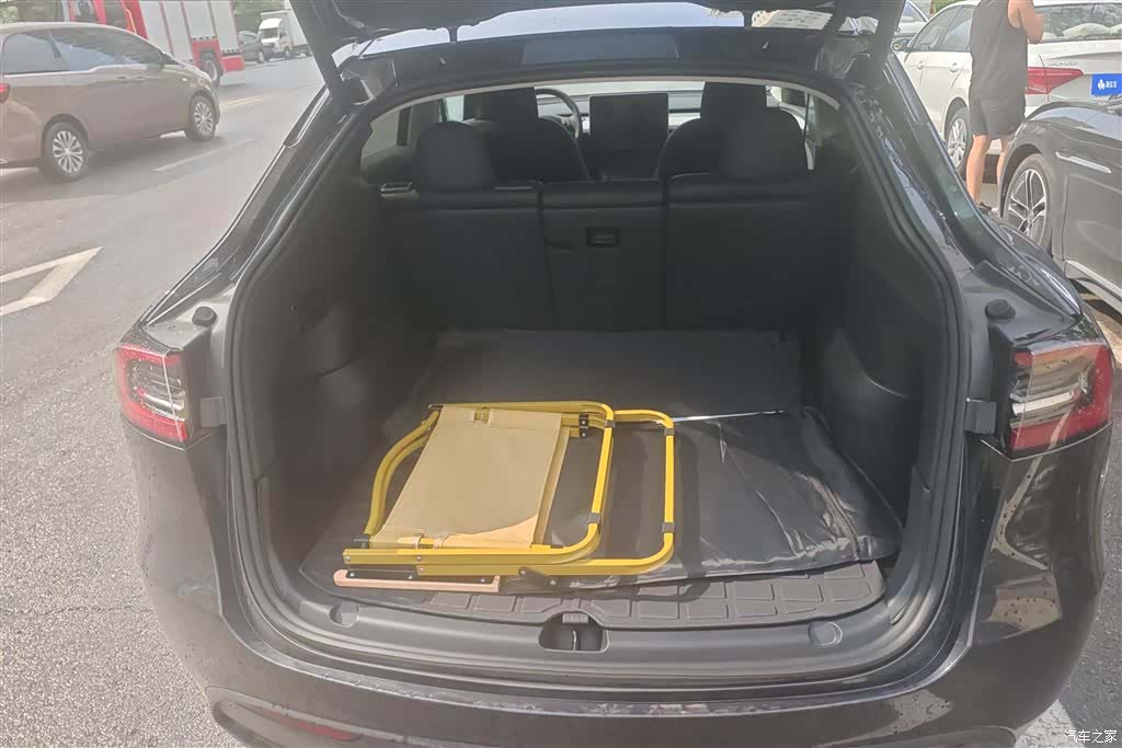 Tesla Model Y, 2024 4