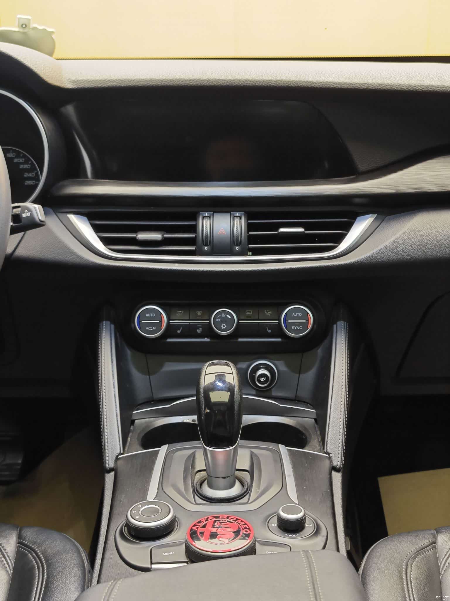 Alfa Romeo Stelvio, 2019 19